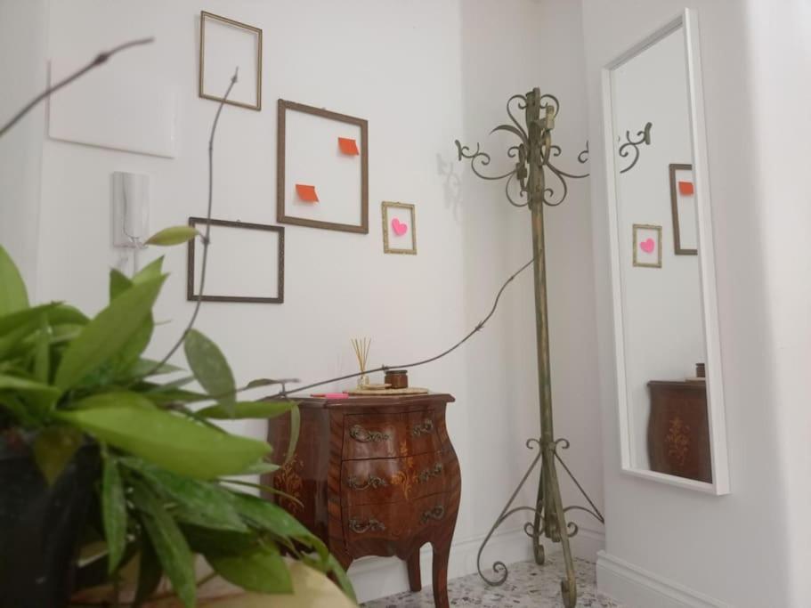 La Casa Di Madhu Apartment Catania Bagian luar foto