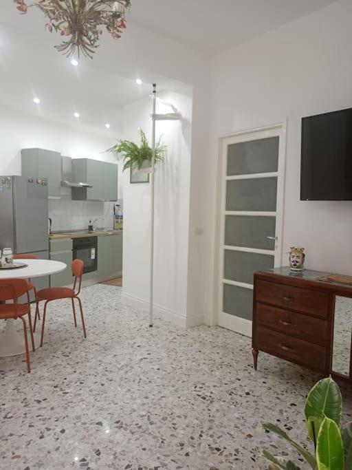 La Casa Di Madhu Apartment Catania Bagian luar foto