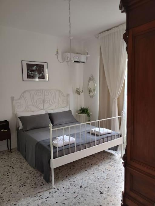 La Casa Di Madhu Apartment Catania Bagian luar foto