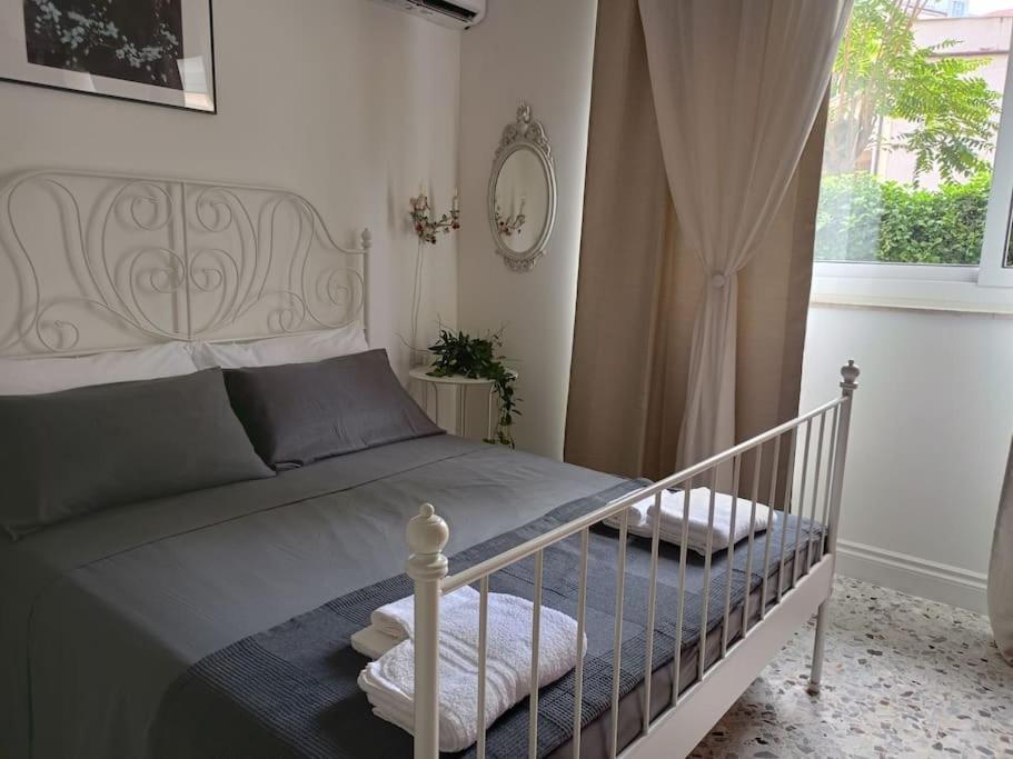 La Casa Di Madhu Apartment Catania Bagian luar foto